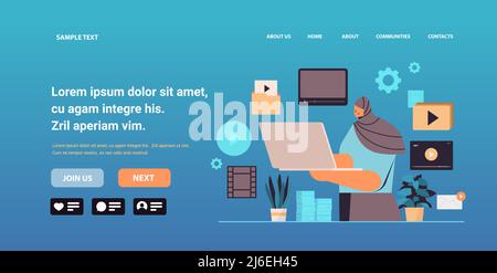 arabische Frau, die Videos auf dem Laptop ansieht Online-Bildung E-Learning-Video-Tutorials Live-Streaming-Konzept Stock Vektor