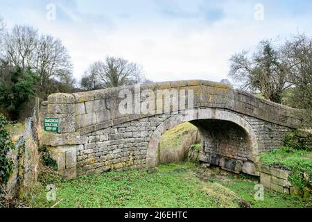 Brücke über den alten Somerset Coal Canal in der Nähe von Bath, Großbritannien Stockfoto