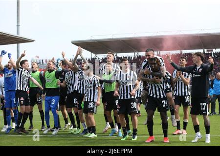 Stadio Giovanni Zini, Cremona, Italien, 30. April 2022, Ascoli Calcio 1898 Spieler feiern den Sieg während der US Cremonese gegen Ascoli Calcio - Italienisch so Stockfoto