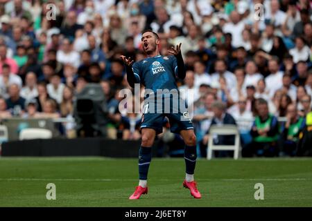 Madrid Spanien; 30.04.2022.- Espanyol-Spieler Raul de Tomas. Real Madrid gegen Espanyol Spiel der Spanischen Fußballliga am Spieltag 34 im Santiago Bernabeu Stadion in Madrid statt. Mit dem Triumph von Real Madrid 4-0, wird er zum Meister der Saison 2021-2022 in Spanien gekrönt. Endergebnis 4-0 Real Madrid erzielt Real Madrid, Rodrygo 33 , 43 , Marco Asensio 45  und Karim Benzema 81  Foto: Juan Carlos Rojas Stockfoto