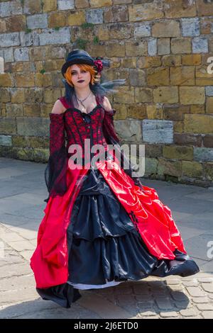 Whitby Goth Festival in Whitby, Yorkshire, Großbritannien im April 2022 - Whitby Goth Wochenende Stockfoto