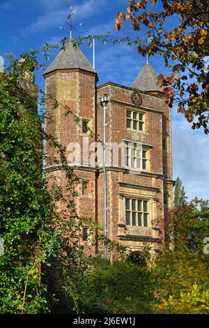 Blick auf den Turm von Schloss Sissignhurst in Kent (UK) Stockfoto