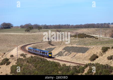 3 Auto Scotrail Class 170 Turbostar DMU-Zug, der auf der landschaftlich reizvollen Grenzbahn in der Nähe von Falahill (südlich von Gorebridge) Schottland Großbritannien durch die Landschaft fährt Stockfoto