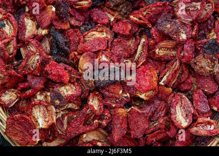 Getrocknete Tomaten Hintergrund. Leckeres italienisches Essen. Stockfoto