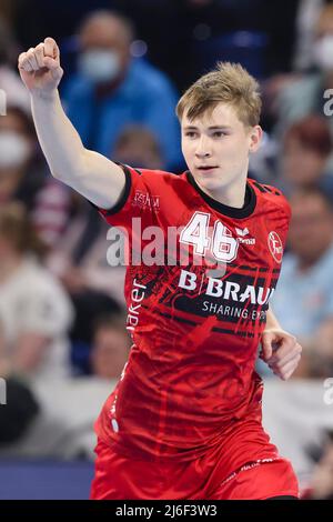 01. Mai 2022, Schleswig-Holstein, Kiel: Handball: Bundesliga, THW Kiel - MT Melsungen, Matchday 28, Wunderino Arena. Melsungen's Julian Fuchs feiert nach einem Tor. Foto: Frank Molter/dpa Stockfoto