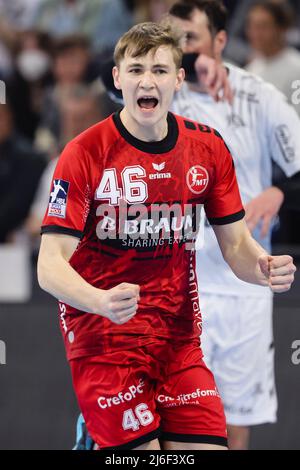 01. Mai 2022, Schleswig-Holstein, Kiel: Handball: Bundesliga, THW Kiel - MT Melsungen, Matchday 28, Wunderino Arena. Melsungen's Julian Fuchs feiert nach einem Tor. Foto: Frank Molter/dpa Stockfoto