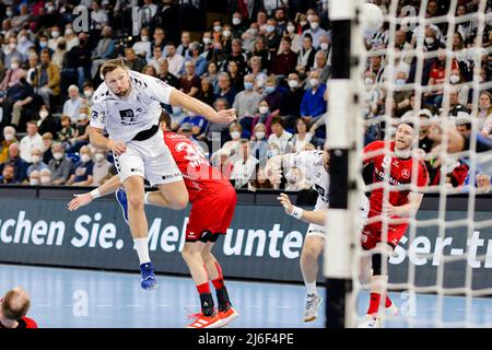 01. Mai 2022, Schleswig-Holstein, Kiel: Handball: Bundesliga, THW Kiel - MT Melsungen, Matchday 28, Wunderino Arena. Kielers Harald Reinkind wirft das Tor. Foto: Frank Molter/dpa Stockfoto