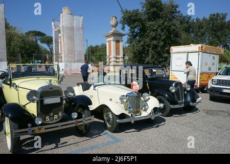 Oldtimer vor dem historischen Rennen in Posillipo, Neapel, Italien 2022 - Circuito storico Posillipo - Fiat Balilla Stockfoto