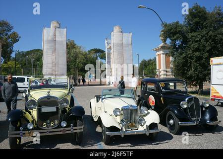 Oldtimer vor dem historischen Rennen in Posillipo, Neapel, Italien 2022 - Circuito storico Posillipo - Fiat Balilla Stockfoto