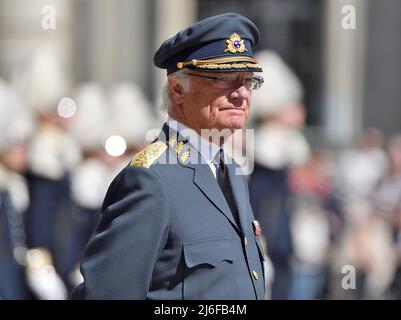 König Carl Gustaf bei der Feier des Geburtstages des Königs im Königlichen Palast, Stockholm, Schweden am Samstag, 30. April 2022. Foto: Karin Törnblom / TT / kod 2377 Stockfoto