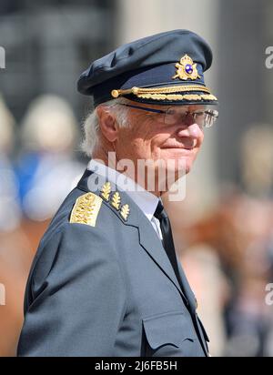 König Carl Gustaf bei der Feier des Geburtstages des Königs im Königlichen Palast, Stockholm, Schweden am Samstag, 30. April 2022. Foto: Karin Törnblom / TT / kod 2377 Stockfoto