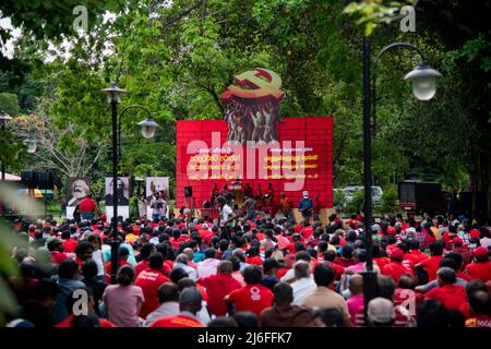 Colombo, Sri Lanka. 01.. Mai 2022. Front Line Socialist Party Maya Day Kundgebung im Viharamahadevi Park Colombo, Sri lanka. (Foto von Vimukthy Embuldeniya/Pacific Press) Quelle: Pacific Press Media Production Corp./Alamy Live News Stockfoto