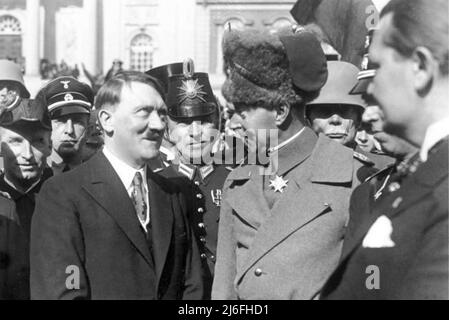 WILHELM, Kronprinz PF Deutschland, mit Adolf Hitler um 1935 Stockfoto