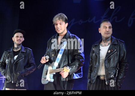 30. April 2022, Giffoni Valle Piana, Italien: Antonio Fiordispino, Alex Fiordispino und Daniele Mona von den Kolors bei Verde Giffoni. (Bild: © Giovanni Lemba/Pacific Press via ZUMA Press Wire) Stockfoto