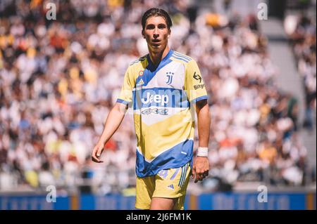 Fabio Miretti von Juventus FC schaut während des Fußballspiels der Serie A 2021/2022 zwischen Juventus FC und Venezia FC im Juventus-Stadion in Turin (Italien), Mai 1. 2022, auf. Photo FT/Insidefoto Stockfoto