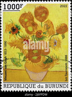 Topf mit Sonnenblumen von Van Gogh auf Briefmarke gemalt Stockfoto