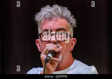 Glasgow, Schottland, Großbritannien. 1.. Mai 2022. Die Bluebells treten im Kelvingrove Bandstand auf, um das STUC May Day Festival zu feiern. Kredit: Skully/Alamy Live Nachrichten Stockfoto