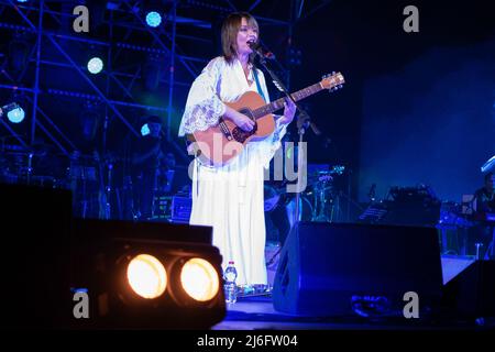 Carmen Consoli tritt live am 25.. August 2021 in der Arena di Verona auf, als er sein besonderes Ereignis „25 anni mediamente isterici“ anführt. Stockfoto