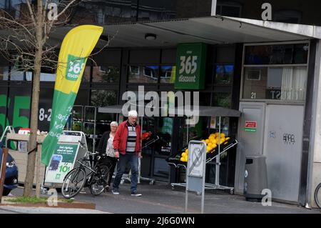 Kastrup/Kopenhagen/Dänemark/01. Mai 2022/ Neue Farbe und neuer Name 365 Discounter von rot bis grün klimafreundlicher Farbladen.(Foto..Francis Dean/Dean Picts) Stockfoto