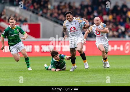 LONDON, GROSSBRITANNIEN. 01., Mai 2022. Malakai Fekitoa von Wesps (2. rechts) in Aktion während der Gallagher Premiership Rugby Match Runde 24 - London Irish vs Wesps im Community Stadium am Sonntag, 01. Mai 2022. LONDON, ENGLAND. Kredit: Taka G Wu/Alamy Live Nachrichten Stockfoto