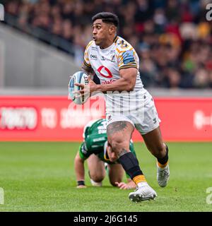 LONDON, GROSSBRITANNIEN. 01., Mai 2022. Malakai Fekitoa von Wesps (Mitte) in Aktion während der Gallagher Premiership Rugby Match Runde 24 - London Irish vs Wesps im Community Stadium am Sonntag, 01. Mai 2022. LONDON, ENGLAND. Kredit: Taka G Wu/Alamy Live Nachrichten Stockfoto