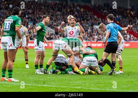 LONDON, GROSSBRITANNIEN. 01., Mai 2022. Gabriel Oghre von Wesps (rechts) reagierte während der Gallagher Premiership Rugby Match Runde 24 - London Irish vs Wesps im Community Stadium am Sonntag, den 01. Mai 2022. LONDON, ENGLAND. Kredit: Taka G Wu/Alamy Live Nachrichten Stockfoto