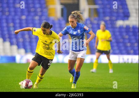 Birmingham, Großbritannien. 01.. Mai 2022. Sam Kerr (20 Chelsea) kämpft um den Ball&#XA;&#XA;während des Womens Super League-Spiels zwischen Birmingham City &amp; Chelsea im St Andrews Stadium in Birmingham, England Karl W Newton/Sports Press Photos (SPP) Credit: SPP Sport Press Photo. /Alamy Live News Stockfoto