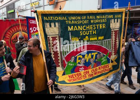 GMT-Banner am Manchester May Day am Sonntag, 1. Mai. Arbeiter versammelten sich um 11:15am Uhr auf dem Petersplatz für den 11:30am. märz um 1pm Uhr in Sackville Gardens für das Festival der Reden, darunter vom Ratsvorsitzenden Bev Craig, Live-Musik, Essen, Trinken und Ständen. Kredit: GaryRobertsphotography/Alamy Live Nachrichten Stockfoto