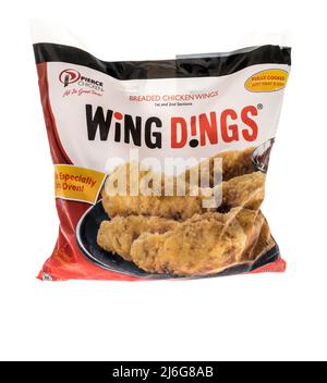 Winneconne, WI -23. April 2022: Ein Paket von Pierce Chicken Wing Dings auf einem isolierten Hintergrund Stockfoto