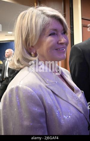 30. April 2022, Washington, District of Columbia, USA: 4/30/22- The Washington Hilton- Washington DC..The White House Correspondent's Association.veranstaltet das jährliche Abendessen 108. zur Feier des ersten Amendments.Martha Stewart posiert für Bilder. (Bild: © Christy Bowe/ZUMA Press Wire) Stockfoto