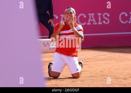 Sebastian Baez aus Argentinien (R) feiert den Sieg beim Millennium Estoril Open Final ATP 250 Tennisturnier im Clube de Tenis do Estoril.Endstand: Frances Tiafoe 0:2 Sebastian Baez (Foto: Bruno de Carvalho / SOPA Images/Sipa USA) Stockfoto