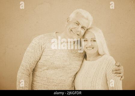 Altes Foto von glücklichen reifen Paar Stockfoto