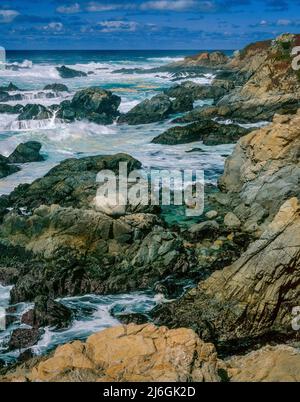 Surf, Garrapata State Park, Big Sur, Monterey County, Kalifornien Stockfoto