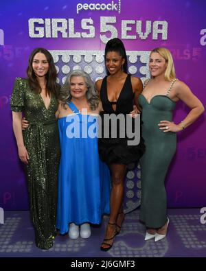 Sara Bareilles, Paula Pell, Renee Elise und Busy Phillips Stockfoto