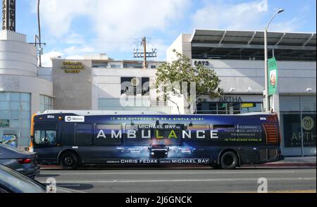 Los Angeles, Kalifornien, USA 21.. April 2022 Ein allgemeiner Blick auf die Atmosphäre von Ambulance Bus am 21. April 2022 in Los Angeles, Kalifornien, USA. Foto von Barry King/Alamy Stockfoto Stockfoto