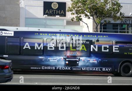 Los Angeles, Kalifornien, USA 21.. April 2022 Ein allgemeiner Blick auf die Atmosphäre von Ambulance Bus am 21. April 2022 in Los Angeles, Kalifornien, USA. Foto von Barry King/Alamy Stockfoto Stockfoto