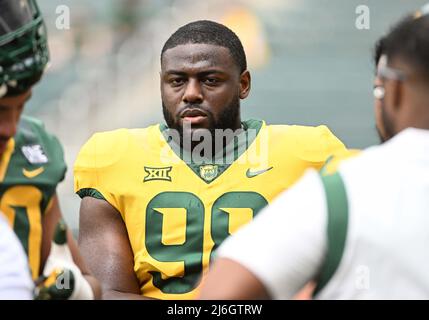 23 2022. April: Baylor trägt den defensiven Angriff Chidi Ogbonnaya (98) vor dem NCAA Spring Scrimmage Football-Spiel im McLane Stadium in Waco, Texas. Matthew Lynch/CSM Stockfoto