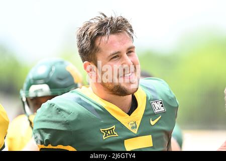 April 23 2022: Baylor trägt den Linienbucher Dillon Doyle (5) vor dem NCAA Spring Scrimmage Football-Spiel im McLane Stadium in Waco, Texas. Matthew Lynch/CSM Stockfoto