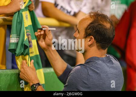 St. Petersburg, FL: San Diego loyaler FC-Manager und Fußball-Botschafter Landon Donovan unterzeichnet Autogramme nach einem USL-Fußballspiel, Samstag, 30. April 2022 Stockfoto