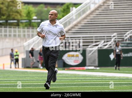 April 23 2022: Baylor trägt Cheftrainer Dave Aranda während des NCAA Spring Scrimmage Football-Spiels im McLane Stadium in Waco, Texas. Matthew Lynch/CSM Stockfoto