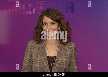 NEW YORK, NEW YORK - 01. MAI: Tina Fey nimmt an der Premiere der „Girls5eva“-Saison 2 im Roxy Hotel am 01. Mai 2022 in New York City Teil. Kredit: Ron Adar/Alamy Live Nachrichten Stockfoto