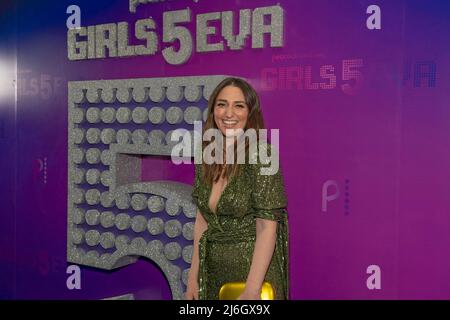 NEW YORK, NEW YORK - 01. MAI: Sara Bareilles nimmt an der Premiere der „Girls5eva“-Saison 2 im Roxy Hotel am 01. Mai 2022 in New York City Teil. Kredit: Ron Adar/Alamy Live Nachrichten Stockfoto