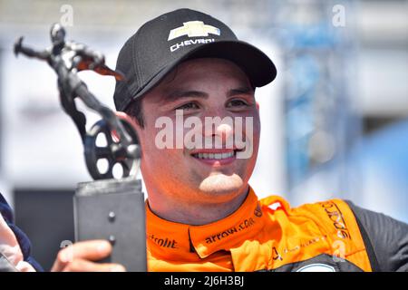 01. Mai 2022: Arrow McLaren SP-Chevrolet-Fahrer Pato OÕWard lächelt, als er den ersten Platz nach dem Gewinn des Honda Indy Grand Prix von Alabama in der NTT IndyCar Series im Barber Motorsports Park in Leeds, AL, gewann. Austin McAfee/CSM Stockfoto