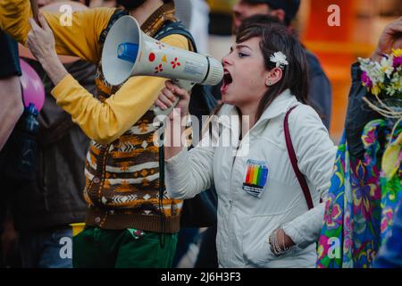 Sao Paulo, Brasilien. 28.. Mai 2011. Demonstranten marschieren während des "Marcha da Liberdade" (Freiheitsmarsch) in Sao Paulo, Brasilien. Trotz des Verbots konzentrierten sich die Demonstranten auf MASP. Nach einer anfänglichen Verzögerung des marsches nach Gesprächen zwischen der Polizei und den Führern des marsches wurde der Protest um 16:00 Uhr freigelassen, da es keine Entschuldigung für Drogen gibt. Der Freiheitsmarsch kam nach der Polizeirepression, die sich eine Woche zuvor beim Marcha da Maconha (Marjuana March) ereignete. Stockfoto