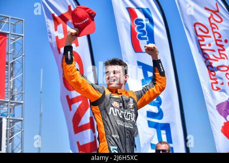 01. Mai 2022: Arrow McLaren SP-Chevrolet-Fahrer Pato OÕWard feiert auf der Siegerstraße den Sieg beim Honda Indy Grand Prix von Alabama in der NTT IndyCar Series im Barber Motorsports Park in Leeds, AL. Austin McAfee/CSM Stockfoto