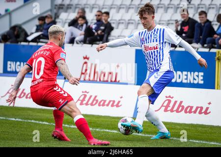 Odense, Dänemark. 01., Mai 2022. Joel King (25) von ob beim Superliga-Spiel 3F zwischen Odense Boldklub und Aarhus GF im Nature Energy Park in Odense. (Foto: Gonzales Photo - Kent Rasmussen). Stockfoto