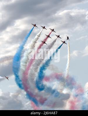 RAF Red Arrows Display Team zeigt auf der letzten Dunsfold Wings & Wheels Air Show 2019 Stockfoto