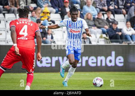 Odense, Dänemark. 01., Mai 2022. Emmanuel Sabbi (11) von ob beim Superliga-Spiel 3F zwischen Odense Boldklub und Aarhus GF im Nature Energy Park in Odense. (Foto: Gonzales Photo - Kent Rasmussen). Stockfoto