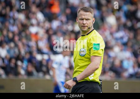 Odense, Dänemark. 01., Mai 2022. Schiedsrichter Jens Maae gesehen während des Superliga-Spiels 3F zwischen Odense Boldklub und Aarhus GF im Nature Energy Park in Odense. (Foto: Gonzales Photo - Kent Rasmussen). Stockfoto