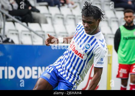 Odense, Dänemark. 01., Mai 2022. Emmanuel Sabbi (11) von ob beim Superliga-Spiel 3F zwischen Odense Boldklub und Aarhus GF im Nature Energy Park in Odense. (Foto: Gonzales Photo - Kent Rasmussen). Stockfoto